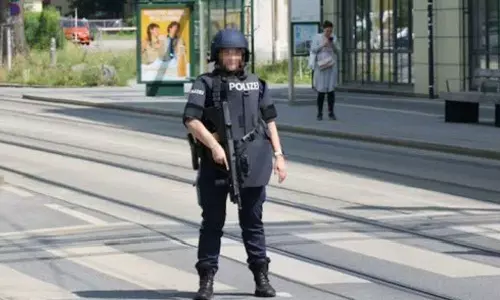 ஆஸ்திரியாவில் துணிகரம்: பள்ளியில் நடந்த துப்பாக்கிச் சூட்டில் 8 பேர் பலி