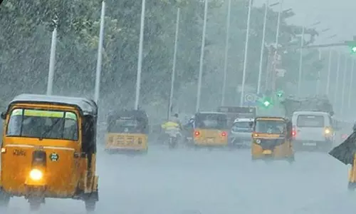 சென்னை மற்றும் புறநகர் பகுதிகளில் இடியுடன் கூடிய கனமழை