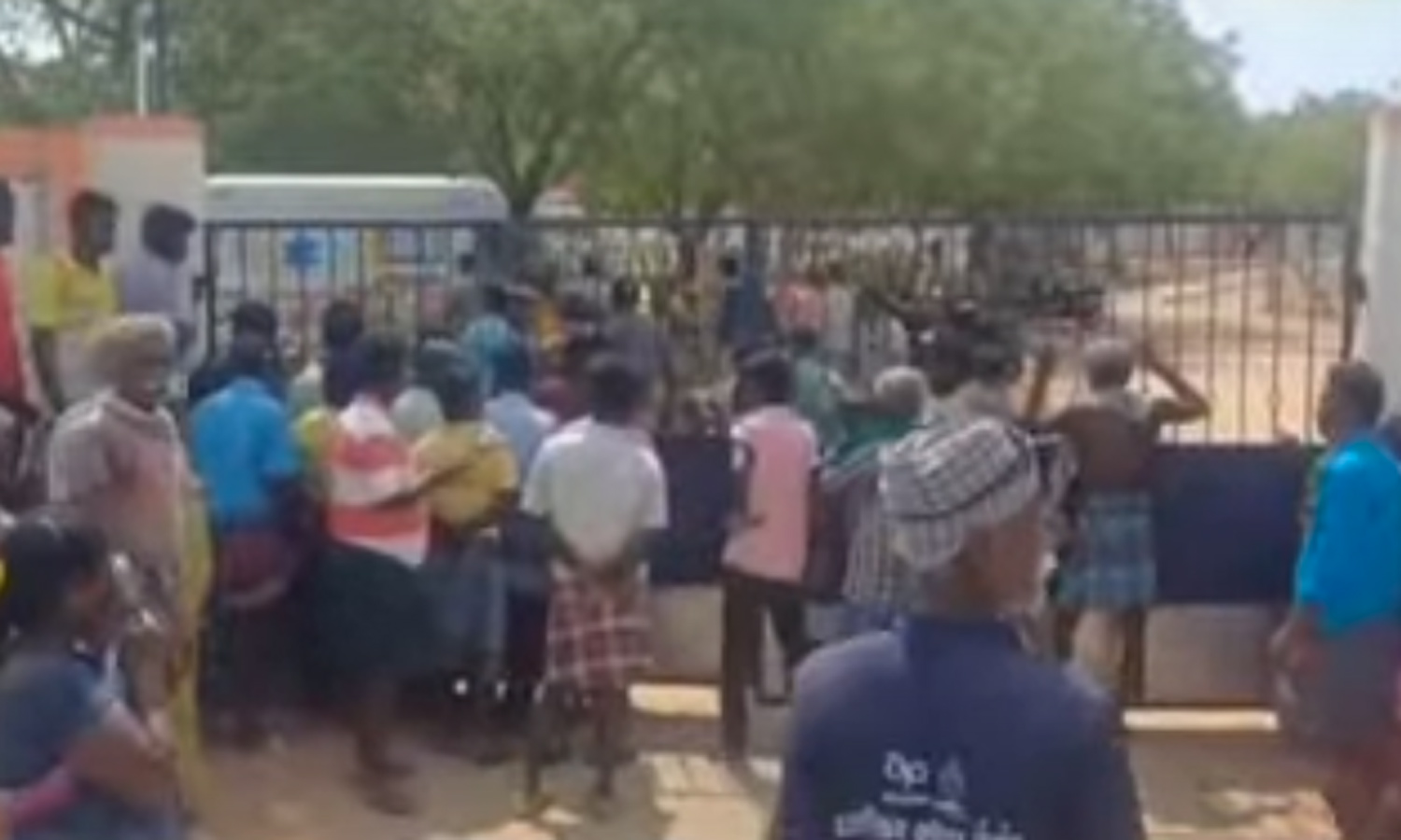 விருதுநகர் அருகே பட்டாசு ஆலையில் வெடிவிபத்து - 3 பேர் உயிரிழப்பு