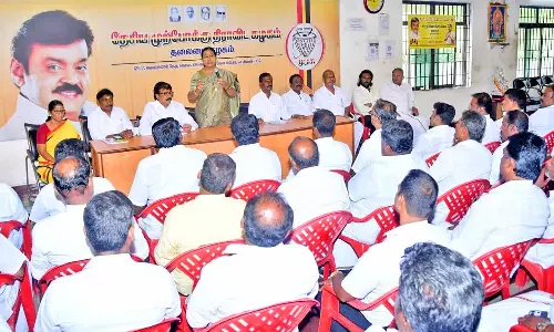 அருப்புக்கோட்டை தொகுதியில் விஜய பிரபாகரன் போட்டியா?-பிரேமலதா தலைமையில் நடந்த கூட்டத்தில் நிர்வாகிகள் வலியுறுத்தல்