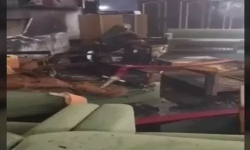 சட்டசபை வளாகத்தில் திடீர் தீ விபத்து: ஜம்முவில் பரபரப்பு