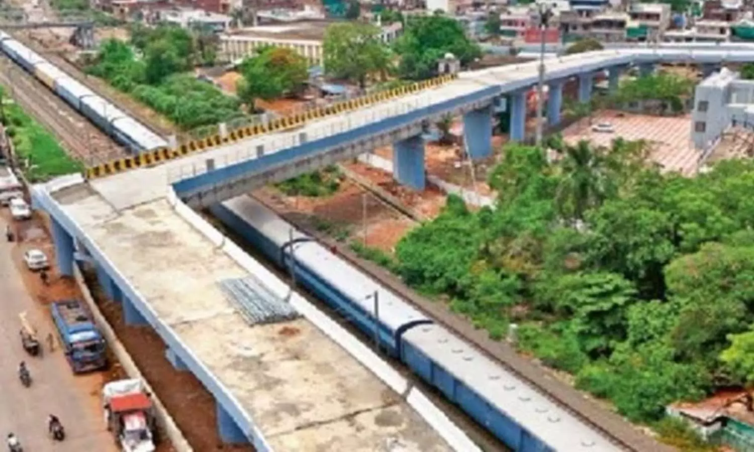 இதுல எப்படினே வளைஞ்சி போறது... இணையத்தில் கடும் எதிர்ப்புகளை சந்தித்துள்ள 90 டிகிரி மேம்பாலம்