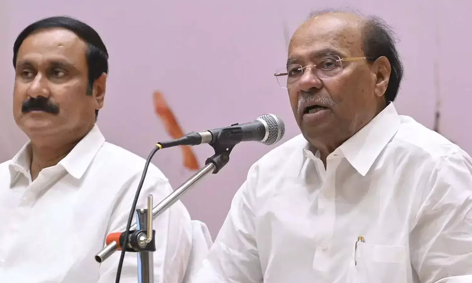 எல்லாம் தனக்கே வேண்டும் என நினைக்கிறார் அன்புமணி: நீயா? நானா? என்று பார்த்துவிடுவோம் - ராமதாஸ் எல்லாம் தனக்கே வேண்டும் என நினைக்கிறார் அன்புமணி: நீயா? நானா? என்று பார்த்துவிடுவோம் - ராமதாஸ்