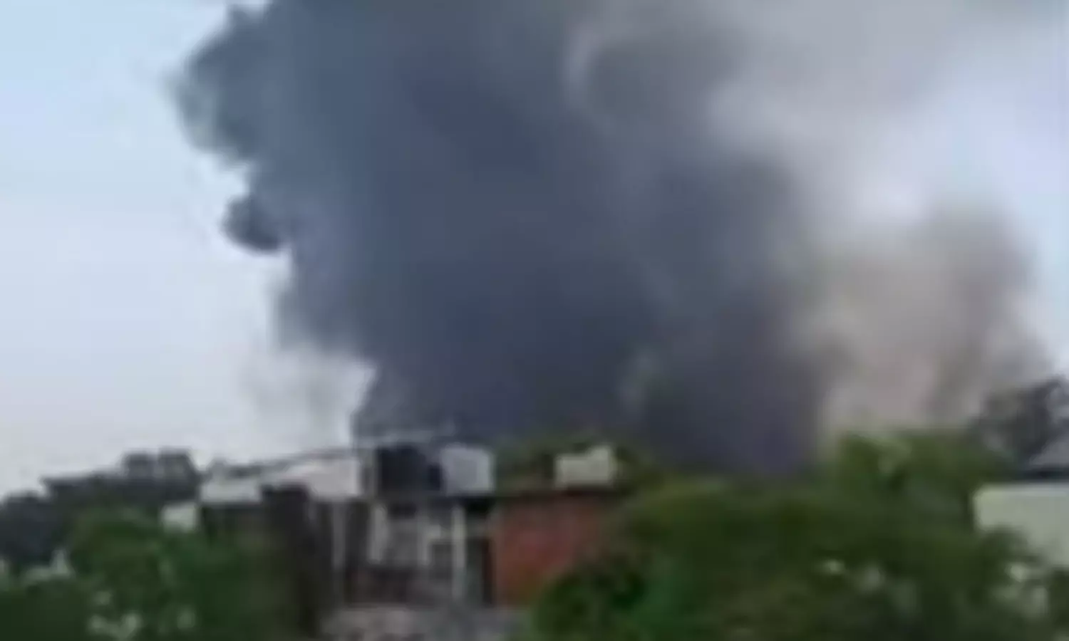 குஜராத்தில் இருந்து லண்டன் சென்ற ஏர் இந்தியா விமானம் கீழே விழுந்து நொறுங்கியது குஜராத்தில் இருந்து லண்டன் சென்ற ஏர் இந்தியா விமானம் கீழே விழுந்து நொறுங்கியது