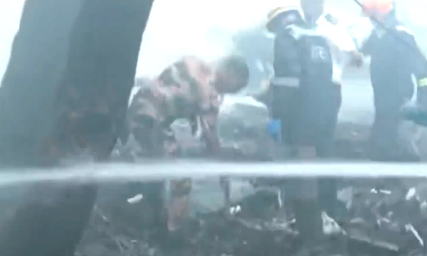 AI 171 விமான விபத்து - சம்பவ இடத்திற்கு விரைந்த தேசிய பேரிடர் மீட்புப்படை AI 171 விமான விபத்து - சம்பவ இடத்திற்கு விரைந்த தேசிய பேரிடர் மீட்புப்படை