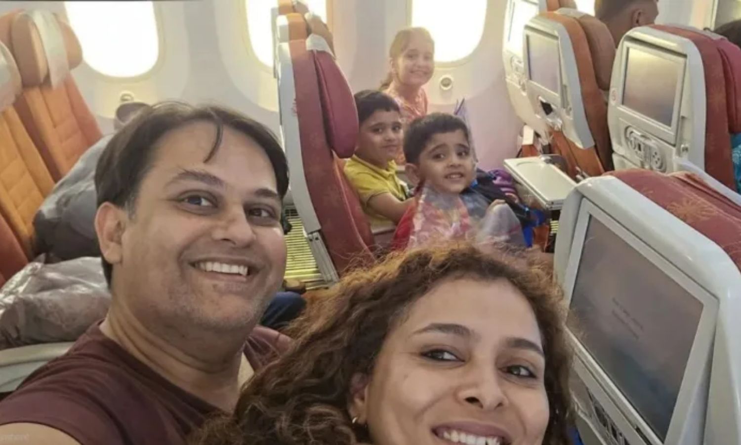 லண்டனில் குடியேற குடும்பத்துடன் புறப்பட்ட மருத்துவர்.. மனைவி, 3 குழந்தைகளுடன் விமான விபத்தில் பலி லண்டனில் குடியேற குடும்பத்துடன் புறப்பட்ட மருத்துவர்.. மனைவி, 3 குழந்தைகளுடன் விமான விபத்தில் பலி