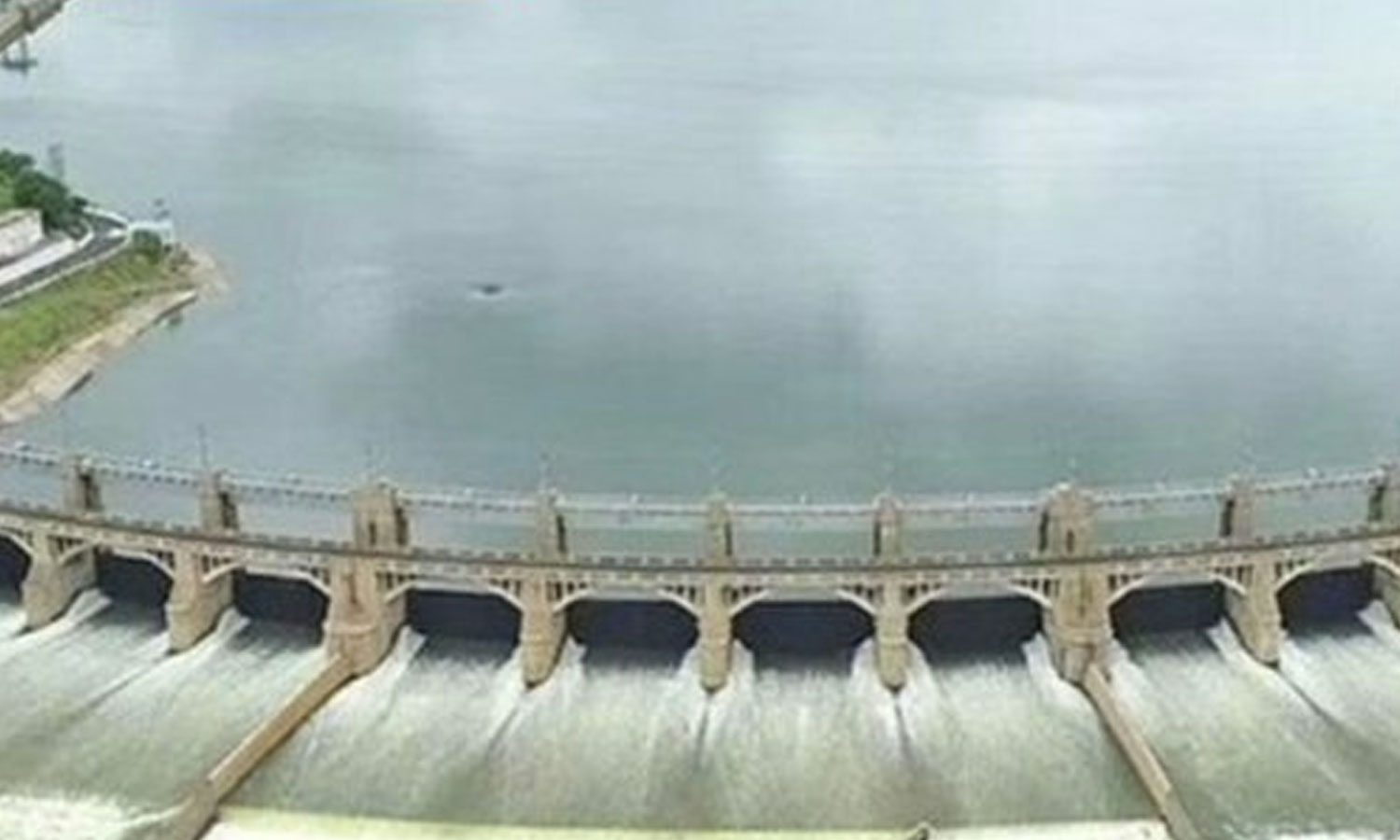 மேட்டூர் அணையில் இருந்து பாசனத்துக்கு தண்ணீர் திறப்பு வினாடிக்கு 10 ஆயிரம் கனஅடியாக அதிகரிப்பு