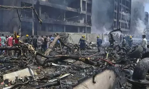 அகமதாபாத் விமான விபத்தில் 265 பேர் பலி: 5 உடல்கள் உறவினரிடம் ஒப்படைப்பு