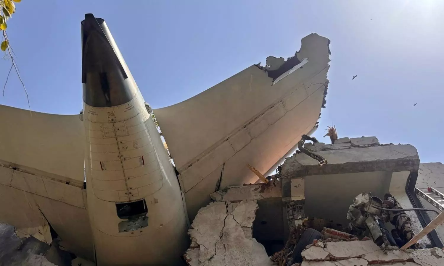 விமான விபத்துகளில் தனி ஒருவராக உயிர் பிழைத்த அதிசய மனிதர்கள் பற்றி தெரியுமா?.. ஷாக் தொகுப்பு! விமான விபத்துகளில் தனி ஒருவராக உயிர் பிழைத்த அதிசய மனிதர்கள் பற்றி தெரியுமா?.. ஷாக் தொகுப்பு!