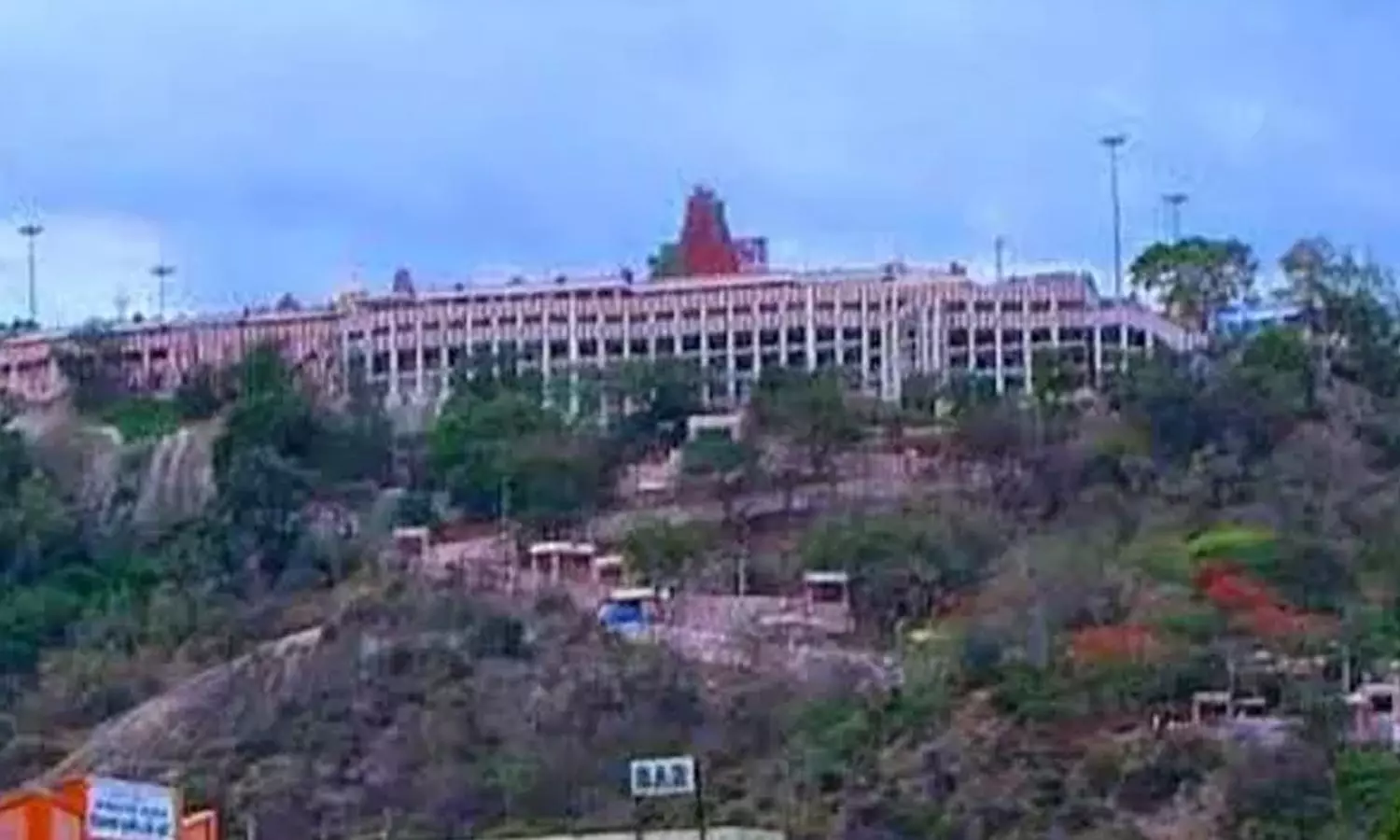 பழனி கோவிலில் விரைவில் பிரேக் தரிசன வசதி அறிமுகம்- நபர் ஒருவருக்கு ரூ.500 கட்டணம்