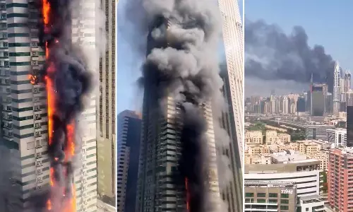 VIDEO: துபாயில் 67 மாடிக் கட்டடத்தில் பயங்கர தீ விபத்து