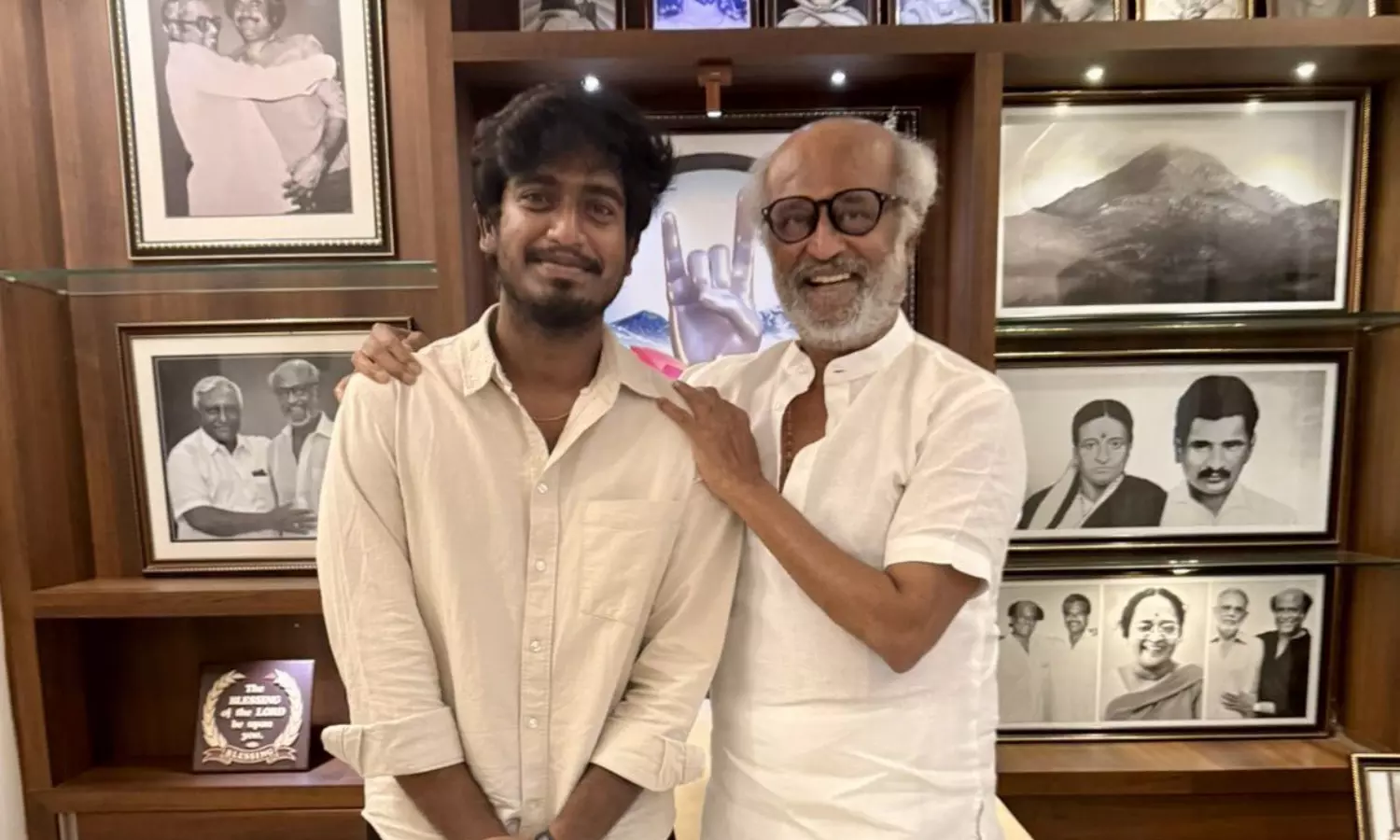 டூரிஸ்ட் ஃபேமிலி பட இயக்குநரை நேரில் அழைத்து பாராட்டிய ரஜினிகாந்த் டூரிஸ்ட் ஃபேமிலி பட இயக்குநரை நேரில் அழைத்து பாராட்டிய ரஜினிகாந்த்