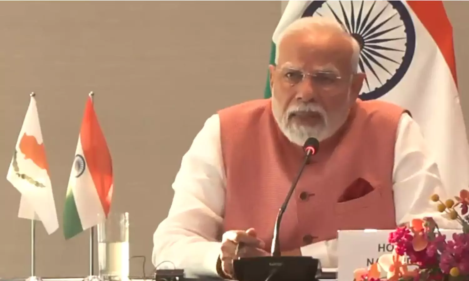 பொருளாதாரத்தில் 3-வது இடத்துக்கு வேகமாக முன்னேறும் இந்தியா: சைப்ரசில் பிரதமர் மோடி பொருளாதாரத்தில் 3-வது இடத்துக்கு வேகமாக முன்னேறும் இந்தியா: சைப்ரசில் பிரதமர் மோடி