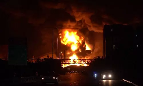 இஸ்ரேல் - ஈரான் இடையே தீவிரமடைந்த மோதல்: பற்றி எரியும் எண்ணெய் கிடங்கு