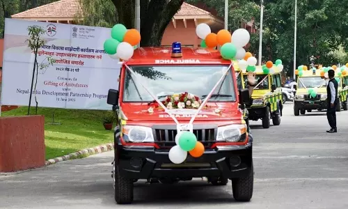 நேபாளத்திற்கு 40 ஆம்புலன்ஸ்களை பரிசாக வழங்கிய இந்தியா