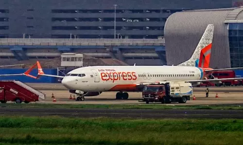 கடைசி நேரத்தில் தெரியவந்த தொழில்நுட்ப கோளாறு.. ஏர் இந்தியா விமானம் அவசர நிறுத்தம்!