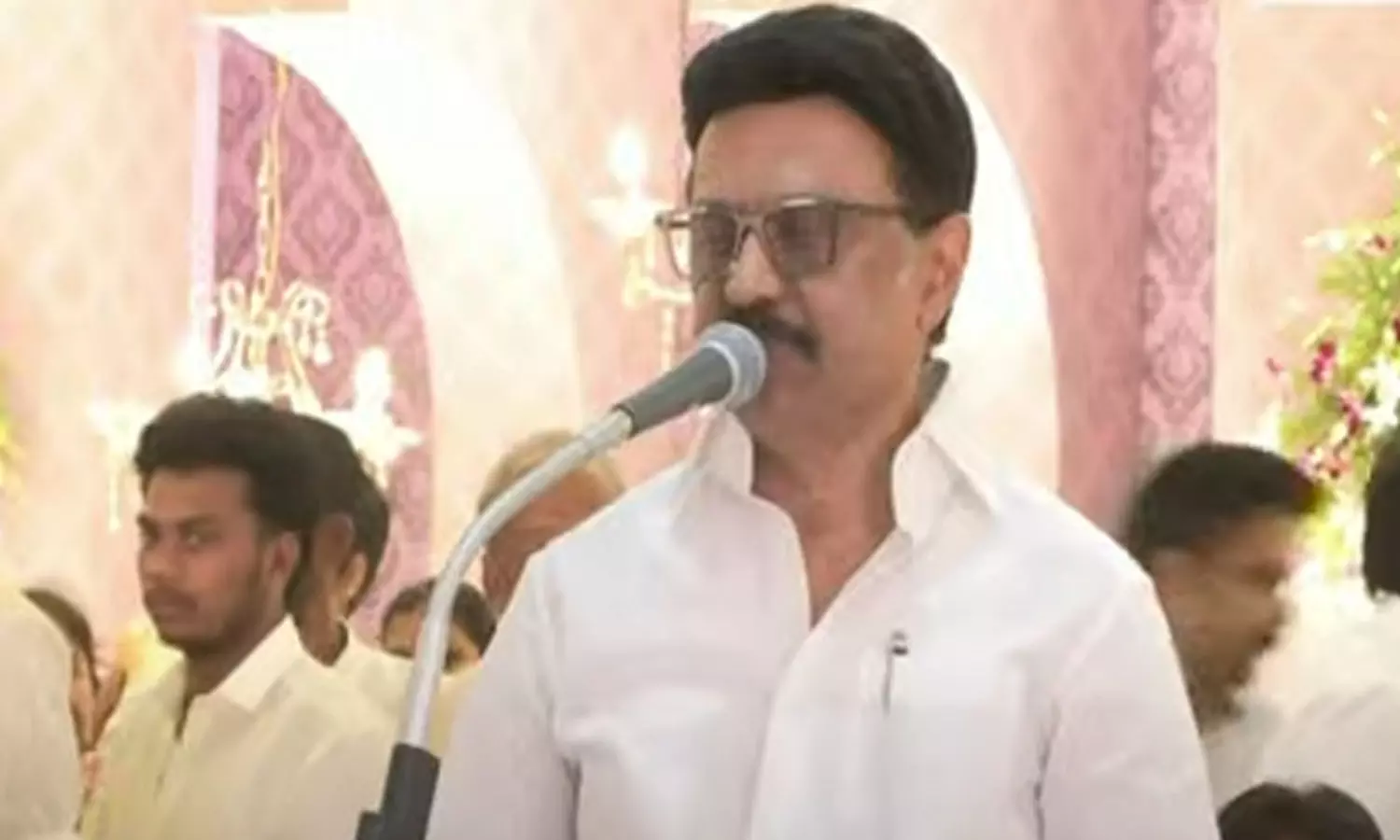 குழந்தைகளுக்கு அழகான தமிழ் பெயரை சூட்ட வேண்டும்- முதலமைச்சர் வேண்டுகோள் குழந்தைகளுக்கு அழகான தமிழ் பெயரை சூட்ட வேண்டும்- முதலமைச்சர் வேண்டுகோள்