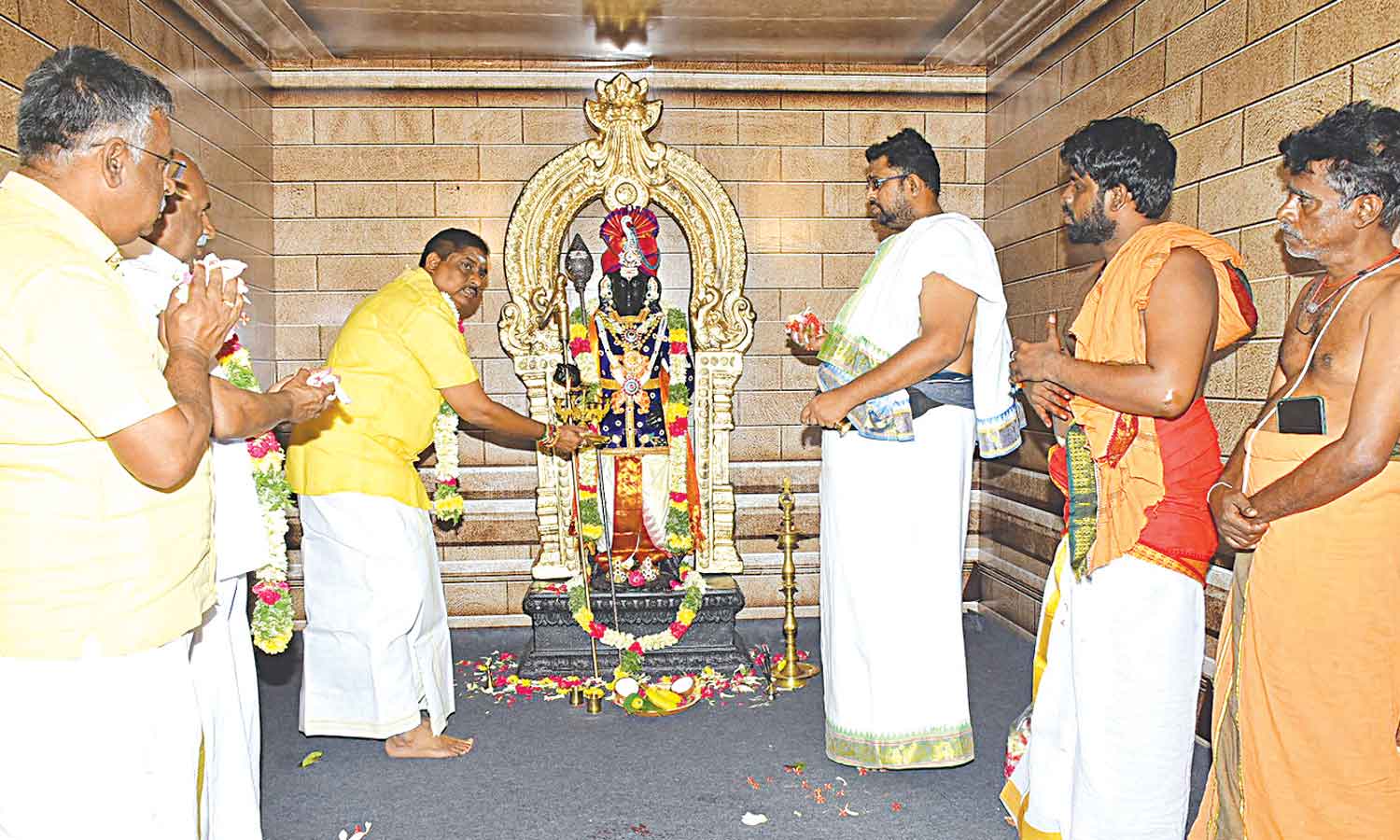 மதுரை முருக பக்தர்கள் மாநாட்டையொட்டி அறுபடை வீடுகள் கண்காட்சி இன்று தொடங்கியது