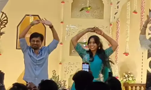 குடும்பத்துடன் ரெட்ரோ பாடலுக்கு நடனமாடிய ஏ.ஆர் முருகதாஸ்