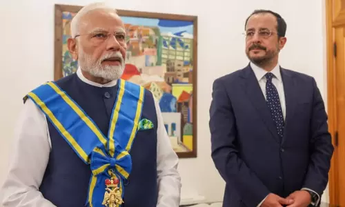 பிரதமர் மோடிக்கு சைப்ரஸ் நாட்டின் உயரிய விருது வழங்கி கவுரவம்