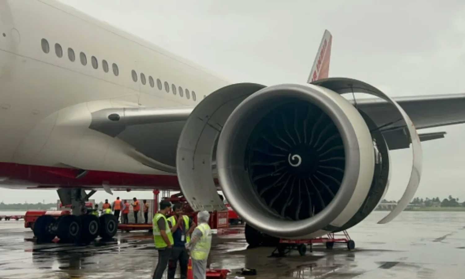 ஏர் இந்தியா விமானத்தில் எஞ்சின் பழுது - பயணிகளை பத்திரமாக வெளியேற்றிய விமானி