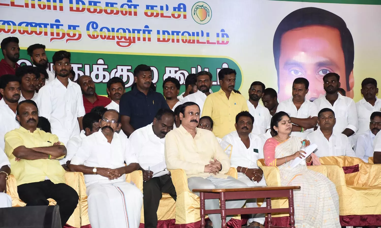 வேலூர் மாவட்ட பா.ம.க. நிர்வாகிகளுடன் அன்புமணி ஆலோசனை வேலூர் மாவட்ட பா.ம.க. நிர்வாகிகளுடன் அன்புமணி ஆலோசனை