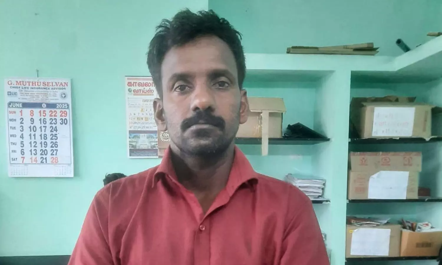 கோவையில் ருசிகர சம்பவம்: கோவிலில் உண்டியல் பணத்தை திருடிவிட்டு போதையில் தூங்கிய கொள்ளையன் கோவையில் ருசிகர சம்பவம்: கோவிலில் உண்டியல் பணத்தை திருடிவிட்டு போதையில் தூங்கிய கொள்ளையன்