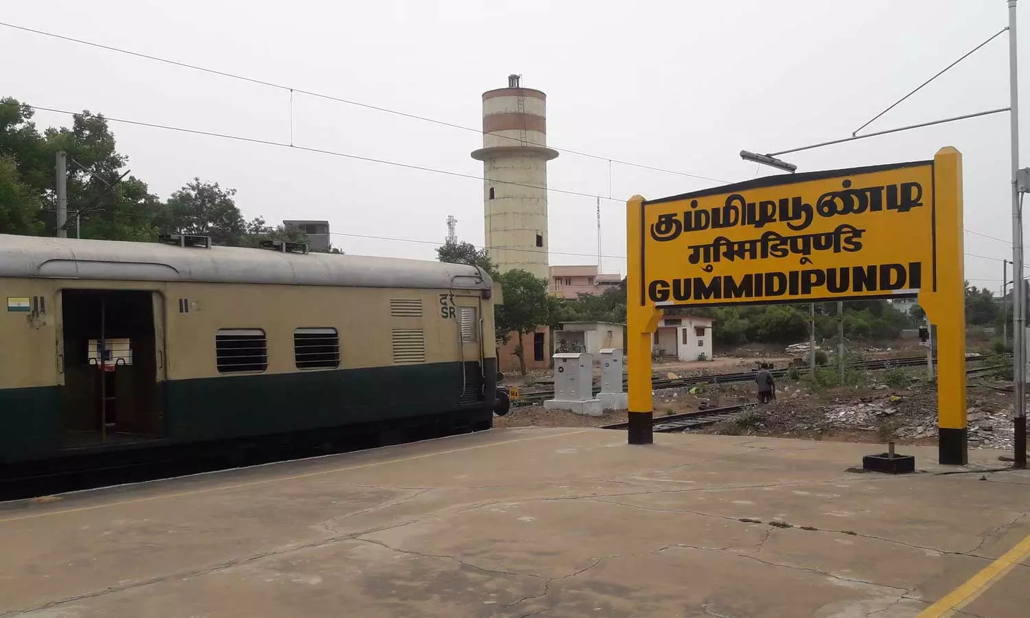 சென்னை சென்ட்ரல்- கும்மிடிப்பூண்டி மார்க்கத்தில் செல்லும் புறநகர் மின்சார ரெயில்கள் நாளை மறுநாள் ரத்து