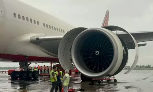 ஏர் இந்தியா விமானத்தில் எஞ்சின் பழுது - பயணிகளை பத்திரமாக வெளியேற்றிய விமானி