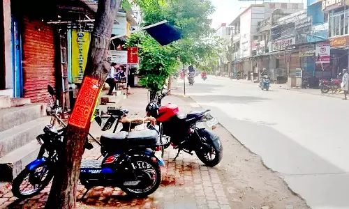 திருச்செந்தூரில் சொத்து வரி உயர்வை கண்டித்து வியாபாரிகள் கடையடைப்பு