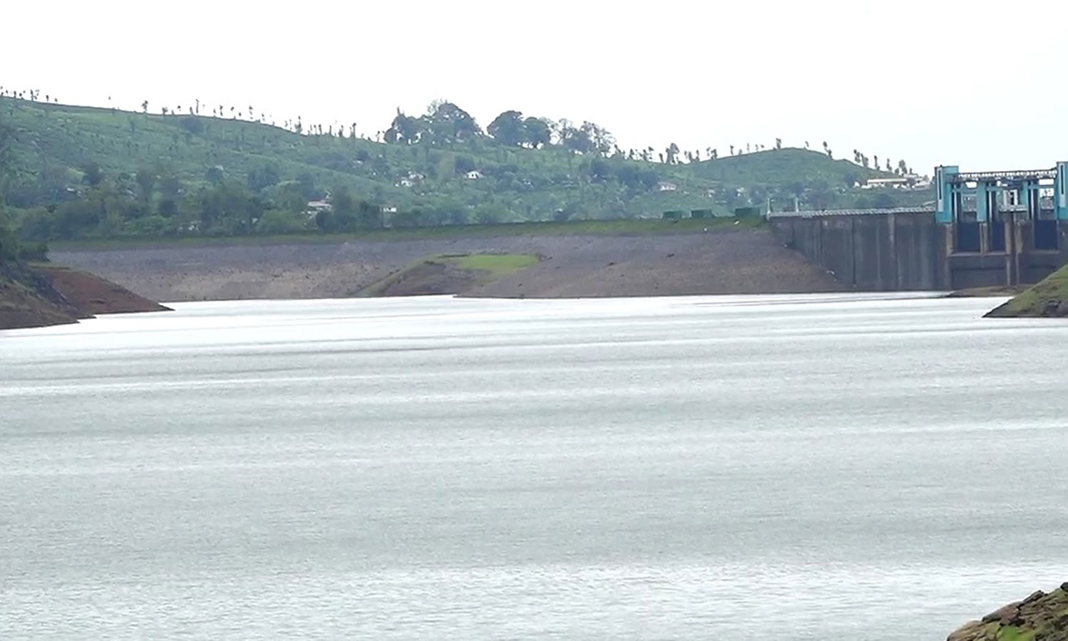 தொடரும் கனமழை: சோலையார் அணையின் நீர்மட்டம் 123 அடியாக உயர்வு