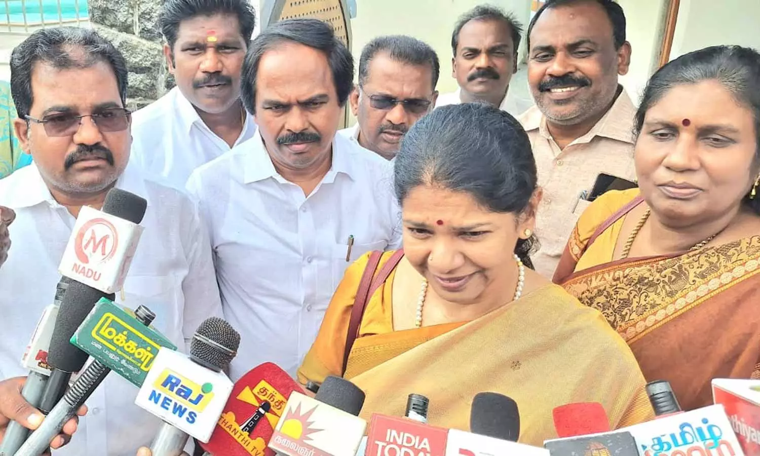 முருகன் மாநாடு நடத்துவதன் மூலம் தமிழ்நாட்டில் பா.ஜ.க. கால் ஊன்ற முடியாது- கனிமொழி