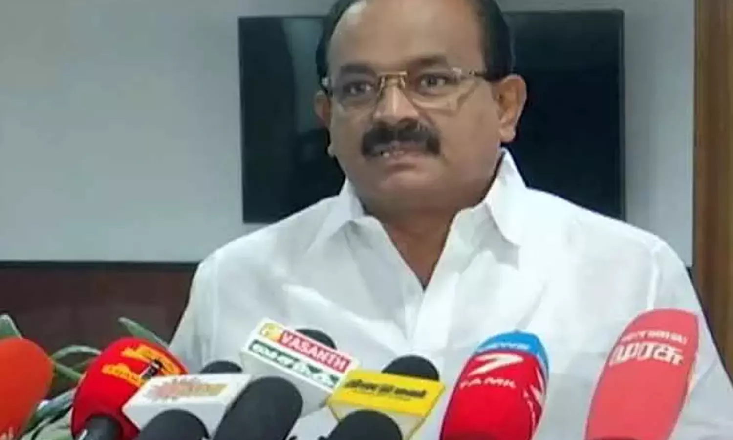 மா சாகுபடி விவசாயிகள் கோரிக்கைக்குத் தீர்வு கண்ட பிறகு அதிமுக ஆர்ப்பாட்டம் அறிவிப்பதா?- அமைச்சர் சக்கரபாணி