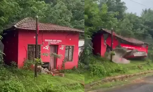 VIDEO: கேரளாவில் கொட்டித் தீர்த்த கனமழை - இடிந்து விழுந்த சிபிஎம் கட்சி அலுவலகம்