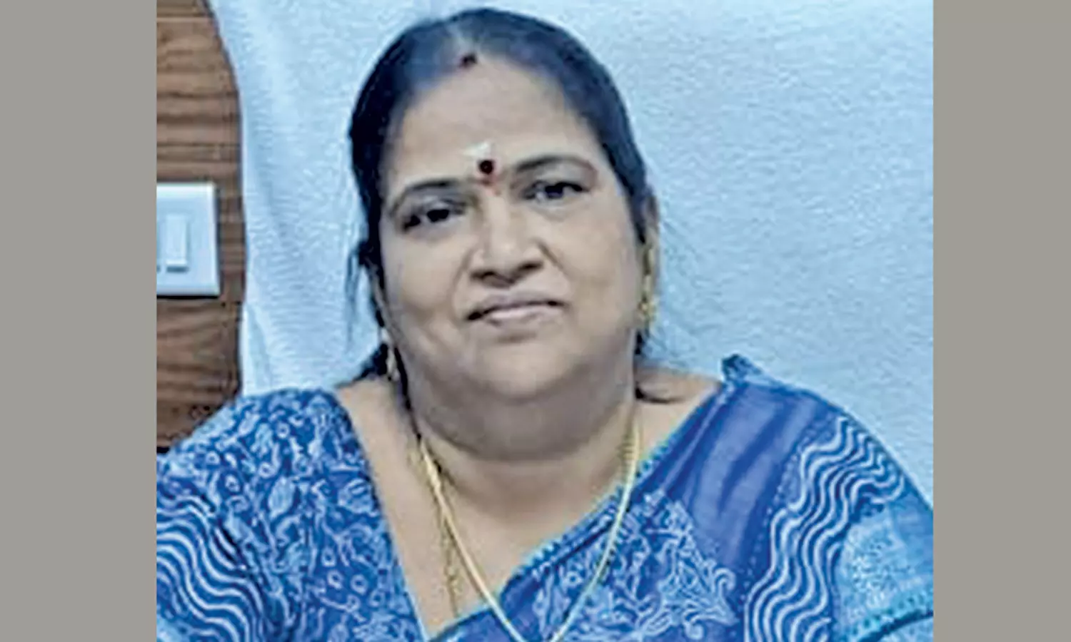 திருச்சி அருகே ஜே.சி.பி. எந்திரம் மீது ஜீப் மோதி விபத்து - பெண் சப்-கலெக்டர் பலி திருச்சி அருகே ஜே.சி.பி. எந்திரம் மீது ஜீப் மோதி விபத்து - பெண் சப்-கலெக்டர் பலி