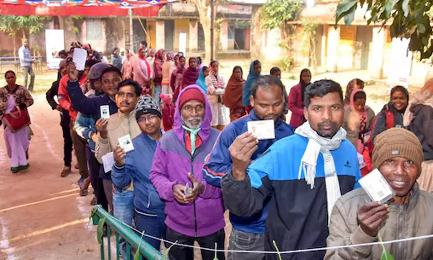 அமைதியாக நடந்த 4 மாநில சட்டசபை இடைத்தேர்தல்: நிலாம்பூரில் 73.26 சதவீதம் வாக்குப்பதிவு அமைதியாக நடந்த 4 மாநில சட்டசபை இடைத்தேர்தல்: நிலாம்பூரில் 73.26 சதவீதம் வாக்குப்பதிவு