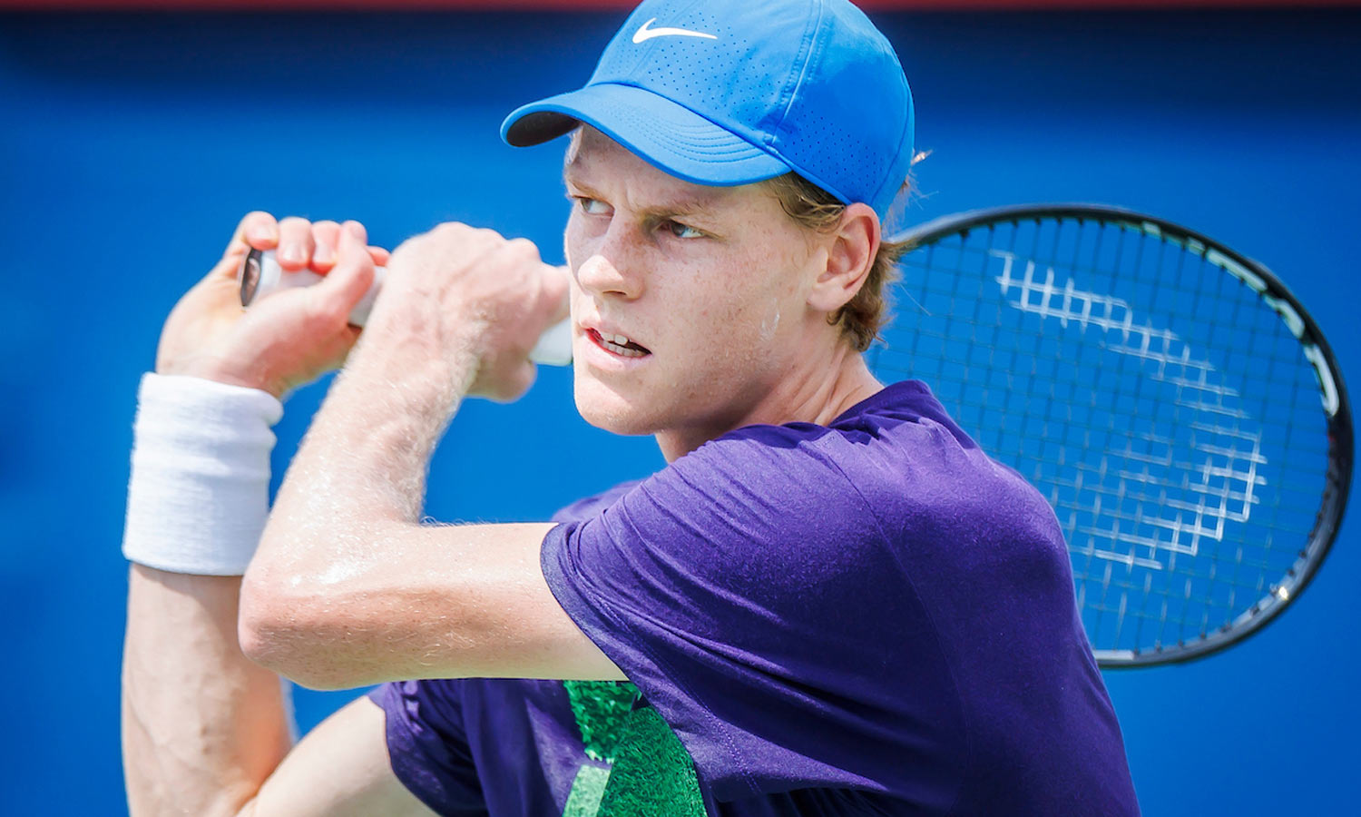 ஹாலே ஓபன் டென்னிஸ்: 2வது சுற்றில் நம்பர் 1 வீரரான சின்னரை வீழ்த்திய கஜகஸ்தான் வீரர்