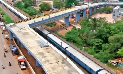 இணையத்தில் விமர்சனத்துக்குள்ளான 90 டிகிரி மேம்பாலம் மாற்றி அமைக்கப்படும் என அறிவிப்பு