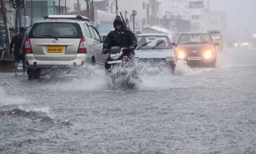 குஜராத்தில் கனமழை: வெள்ளத்தில் சிக்கி 27 பேர் பலி