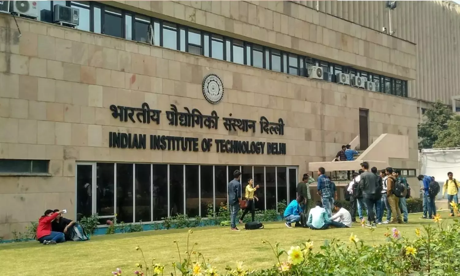 2026 QS உலக பல்கலைக்கழக தரவரிசை: இந்தியாவிலிருந்து 54 கல்வி நிறுவனங்கள்.. ரேங்க்-கில் முன்னேறிய IIT டெல்லி