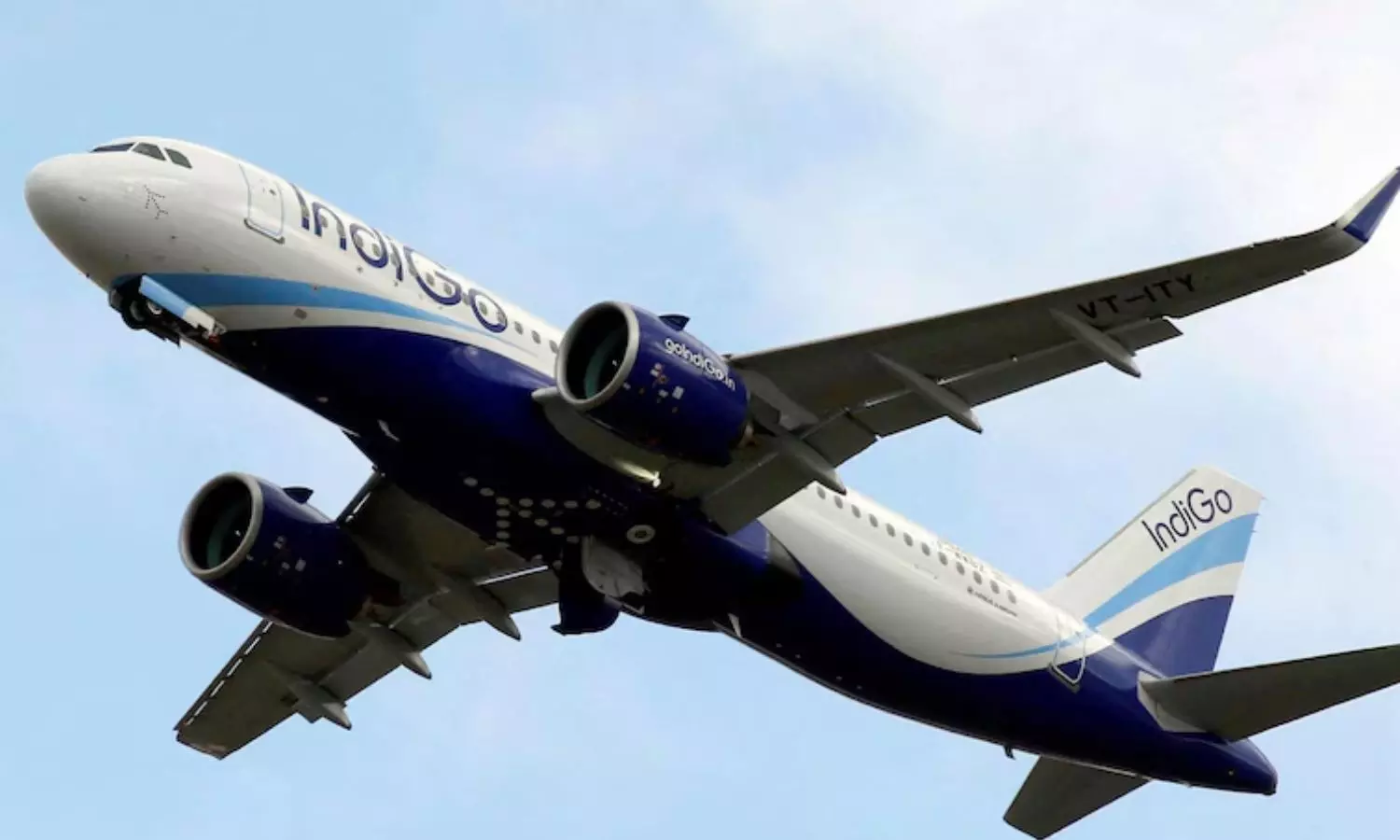சென்னையில் இருந்து மதுரை புறப்பட்ட இண்டிகோ விமானம் அவசர தரையிறக்கம்