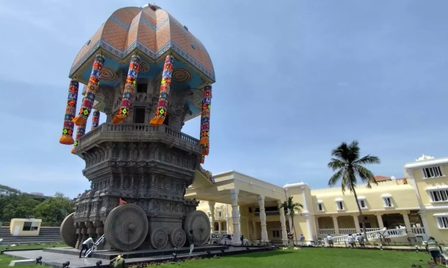 புதிய பொலிவுடன் வள்ளுவர் கோட்டம்..! முதலமைச்சர் நாளை திறந்து வைக்கிறார் புதிய பொலிவுடன் வள்ளுவர் கோட்டம்..! முதலமைச்சர் நாளை திறந்து வைக்கிறார்