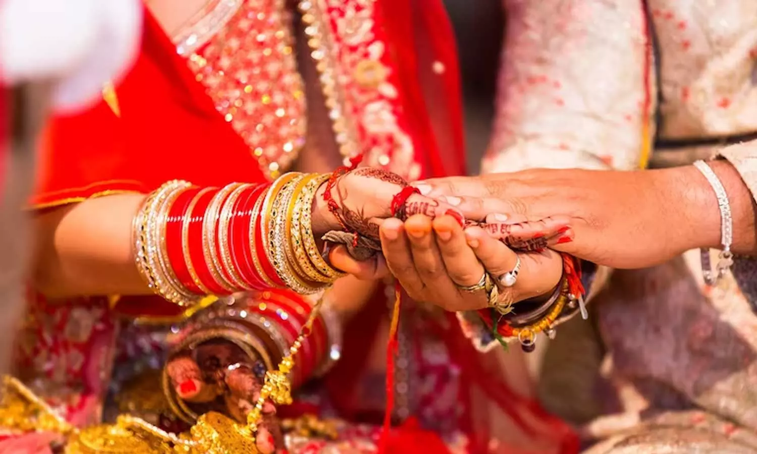 மகனுக்கு நிச்சயம் செய்யப்பட்ட பெண்ணை திருமணம் செய்து கொண்ட தந்தை..!