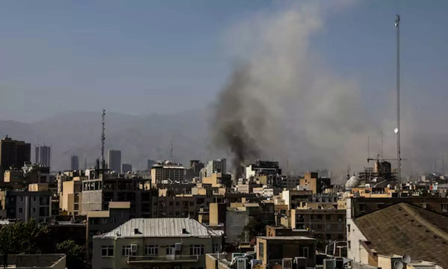 இந்தியர்கள் வெளியேறுவதற்காக வான்வெளி தடையை நீக்கியது ஈரான்..!