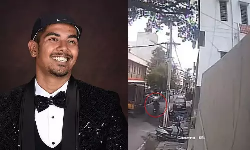 தலையில் முறிந்து விழுந்த மரக்கிளை.. பரிதாபமாக உயிரிழந்த இளைஞர் - பதறவைக்கும் வீடியோ