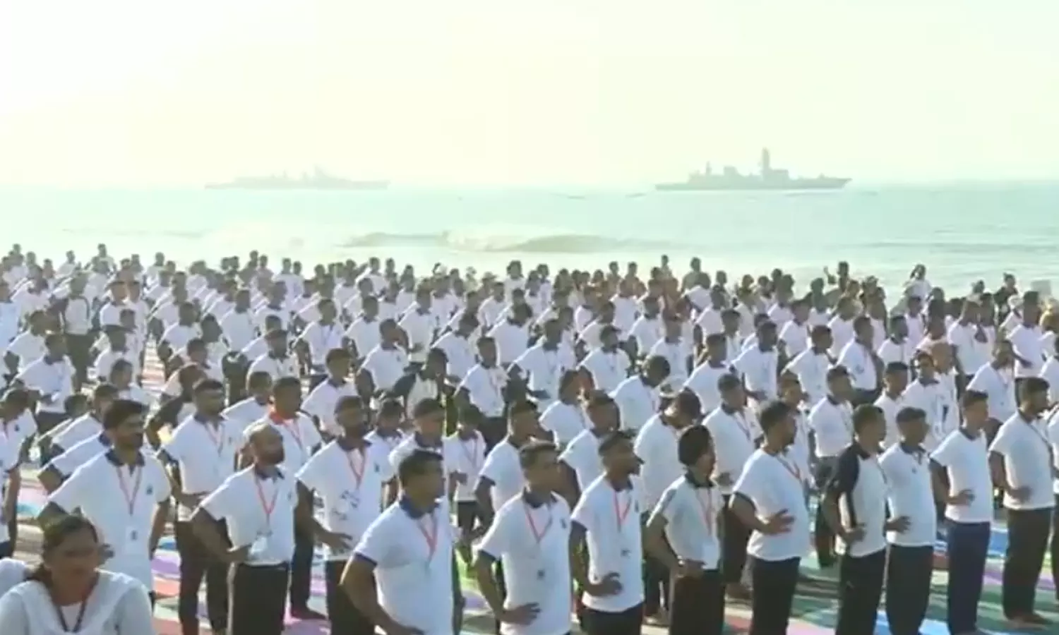 விசாகப்பட்டினத்தில் பிரமாண்ட ஏற்பாடு - பிரதமர் மோடி தலைமையில் 3 லட்சம் பேர் யோகா பயிற்சி