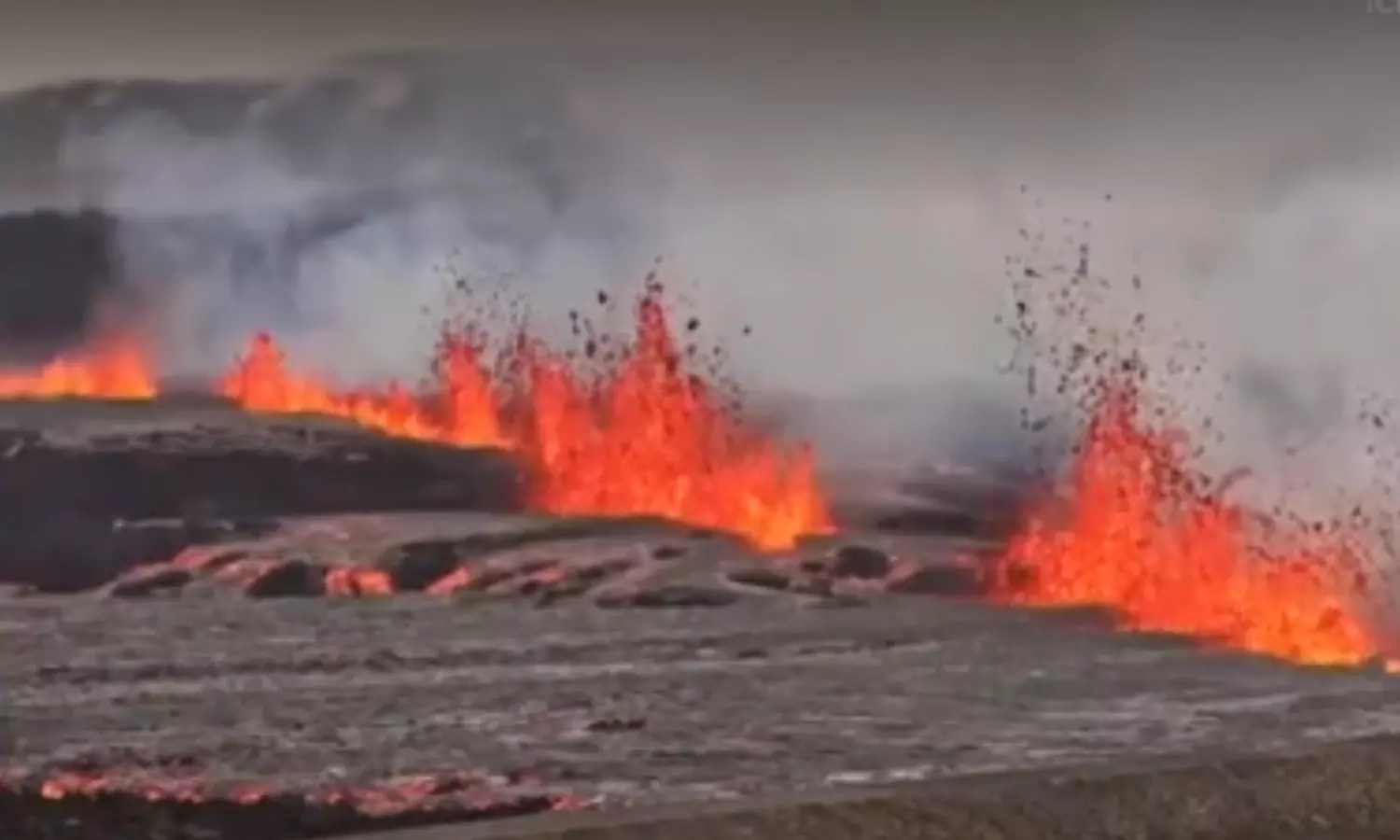 அமெரிக்காவில் 1000 மீட்டர் உயரத்துக்கு வெடித்துச் சிதறிய எரிமலை: பத்திரமாக வெளியேறிய மக்கள்