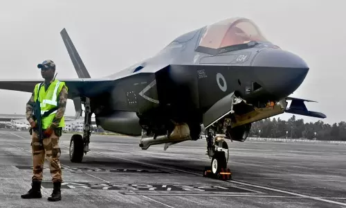 நாங்க இருக்கோம்.. போர் விமானத்தை நிறுத்த இடம் தந்த ஏர் இந்தியா - இல்ல பரவால்ல!.. மறுத்த இங்கிலாந்து