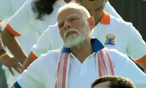 விசாகப்பட்டினத்தில் பிரமாண்ட ஏற்பாடு - பிரதமர் மோடி தலைமையில் 3 லட்சம் பேர் யோகா பயிற்சி