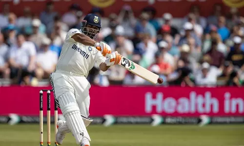 இங்கிலாந்துக்கு எதிரான முதல் டெஸ்ட்: சிக்சர் மூலம் சதம் விளாசிய ரிஷப் பண்ட்